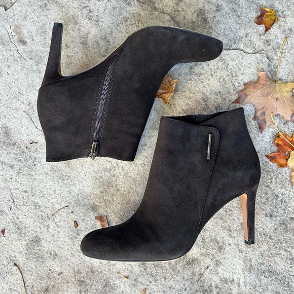 Vince Camuto Charlotte Suede Ankle boots, size 9.5 - Picture 4 of 11